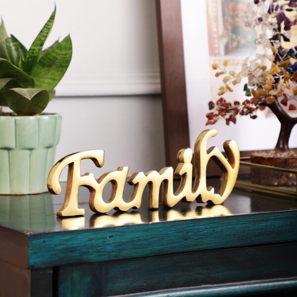 Heyearth Tabletop Freestanding Family Sign |Decorative Metal Words Home Decor Heyearth Tabletop Freestanding Family Sign |Decorative Metal Words Home Decor |Table Centerpiece Words |Decorative Metal Word |Table Artifact |Lucky family |Figurine -Fengshui Vastu Lucky |Art Piece