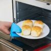 SYGA Set of 2 Silicone Pinch Grip Mitten Oven Mitt Gripper Grip Kitchen Potholder Utensil Tool, Blue - 2 Pcs