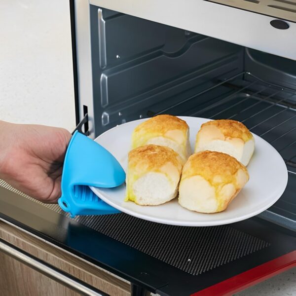 SYGA Set of 2 Silicone Pinch Grip Mitten Oven Mitt Gripper Grip Kitchen Potholder Utensil Tool, Blue - 2 Pcs