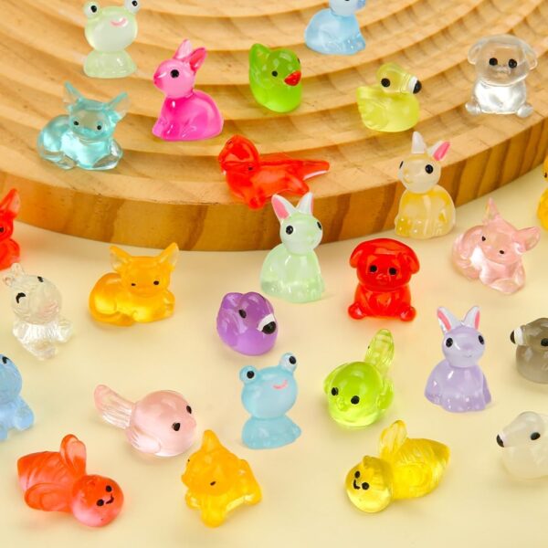 50 Pcs Miniature Toys, Garden Decoration Items Outdoor, Small Resin Animals Variety Pack Luminous Miniature Farm Ocean Figures Tiny Resin Duck to Hide Garden Aquarium Dollhouse Office Home Decor
